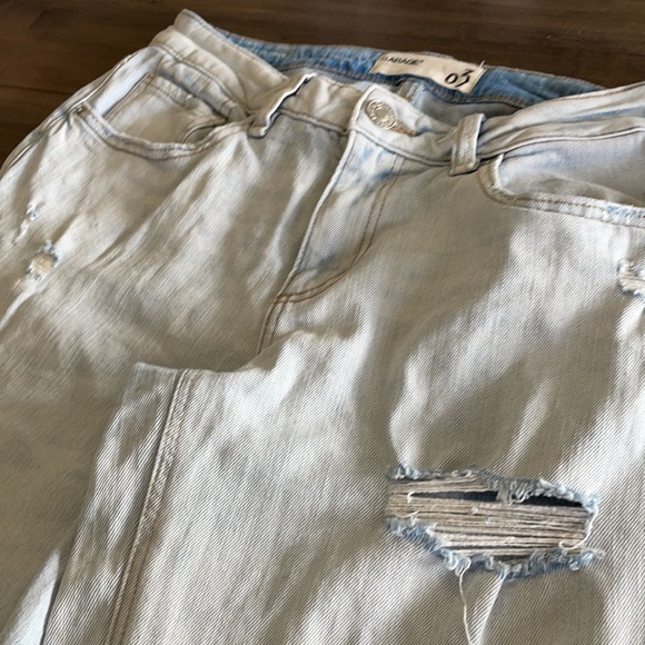 GARAGE light wash jeans with ripped detail - Picture 4 of 6